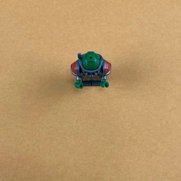 LEGO Aaron Silver Visor Minifigure 70325 Nexo Knights Castle 2" - Picture 6 of 9